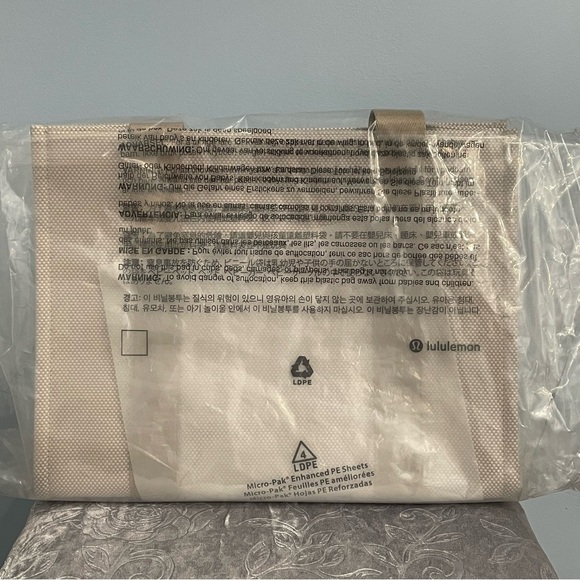 NWT Lululemon Two Tone Canvas Tote Bag 10L Mojave Tan / Light Ivory - Picture 12 of 12